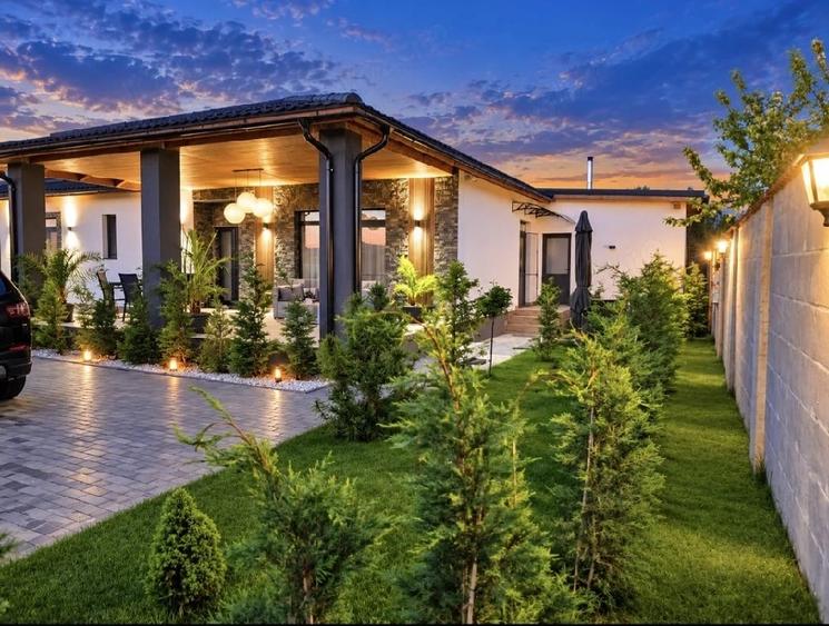Casă cu 4 camere cu Teren 800 Mp în Noua
