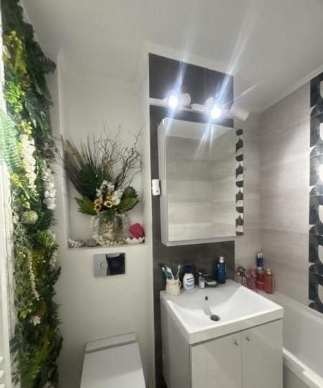Apartament cu 3 camere decomandat, mobilat în Trocadero