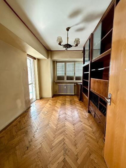 Apartament cu 4 camere semidecomandat, mobilat în Banu Manta