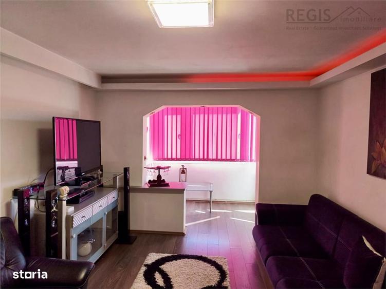 Apartament cu 3 camere decomandat în Tractorul