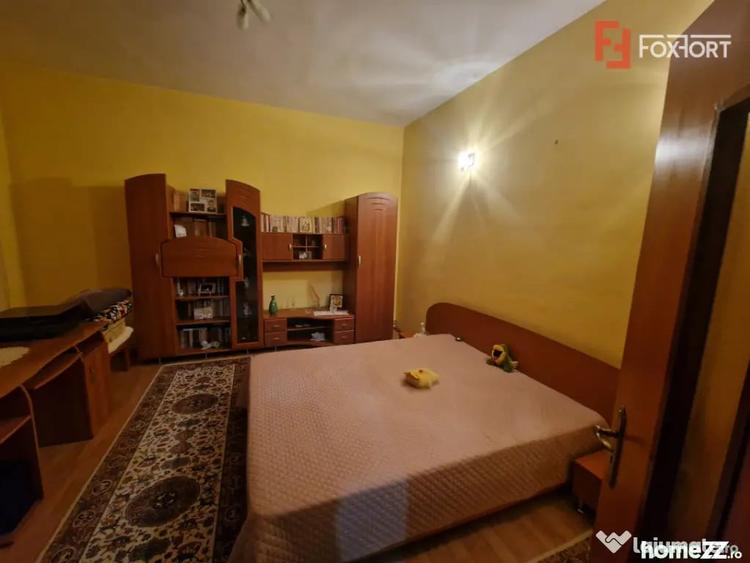 Casă cu 7 camere cu Teren 1500 Mp în Bazoș