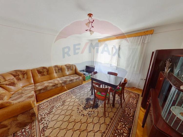 Casă cu 8 camere cu Teren 2694 Mp în Rona de Sus