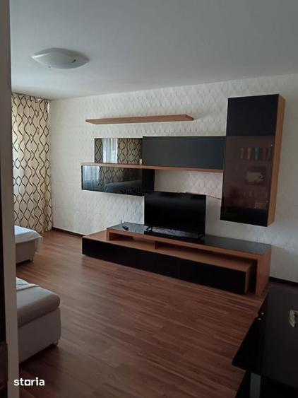 Apartament cu 3 camere decomandat în Siloz