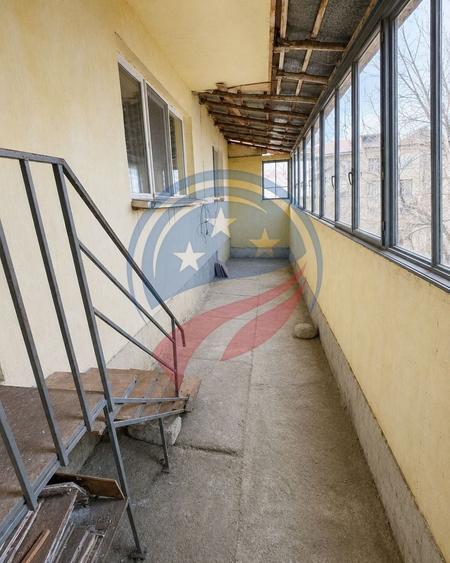 Apartament cu 2 camere semidecomandat în Craiovița Nouă
