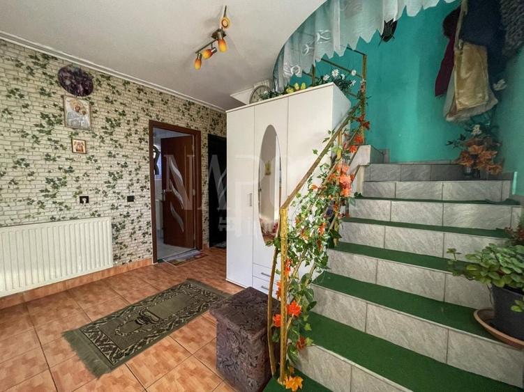 Casă individuală cu 7 camere cu Canalizare în Florești