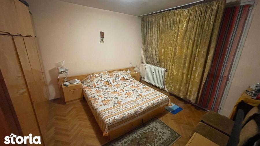 Apartament cu 4 camere decomandat în Valea Ialomiței