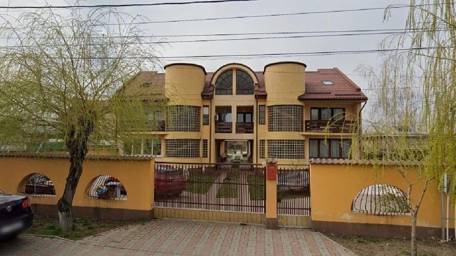Apartament cu 4 camere decomandat în Balș
