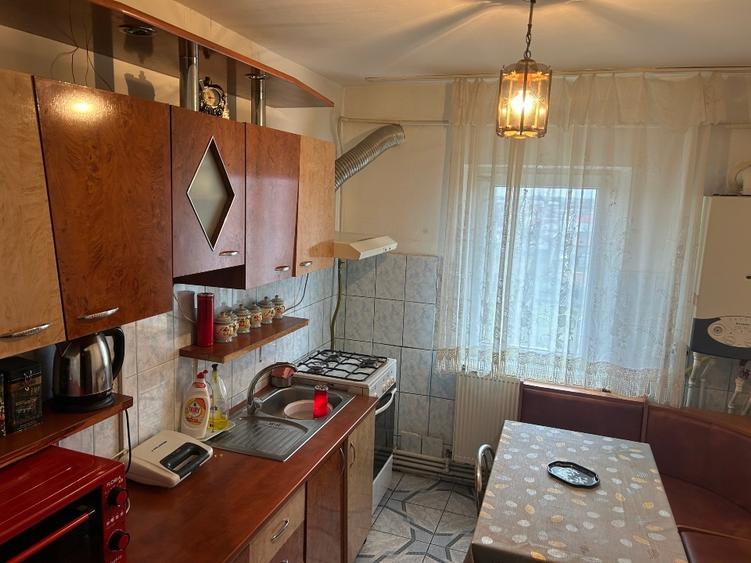 Apartament cu 2 camere semidecomandat, mobilat în Nord