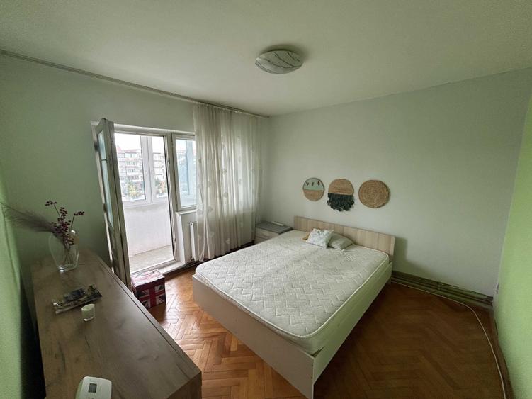 Apartament cu 2 camere semidecomandat în Soarelui