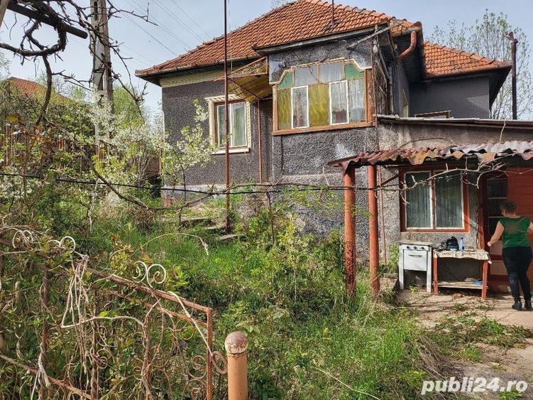 Casă cu 4 camere cu Teren 1000 Mp în Central