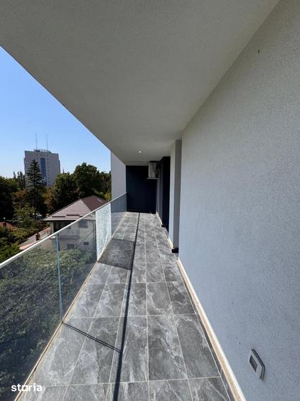 Apartament cu 4 camere, mobilat în Băneasa