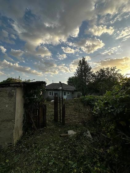 Teren de 1500 mp, în Izvoare