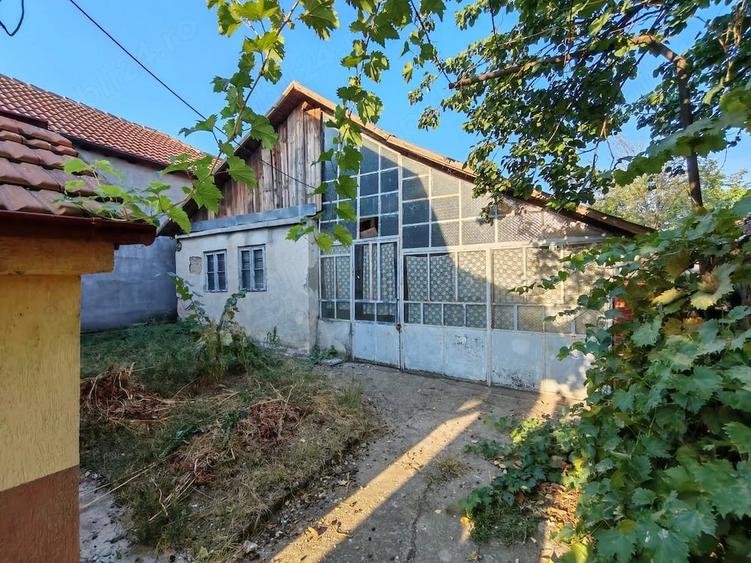Casă cu 3 camere cu Teren 400 Mp în Central