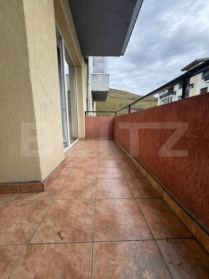 Apartament cu 2 camere semidecomandat, mobilat în Florești
