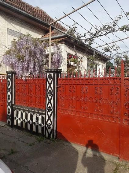 Casă cu 4 camere în Semicentral