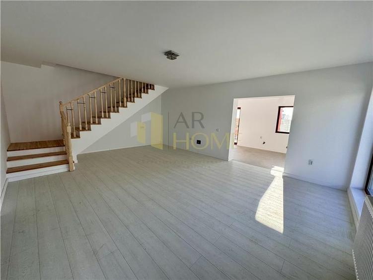 Duplex cu 4 camere cu Canalizare în Strejnicu