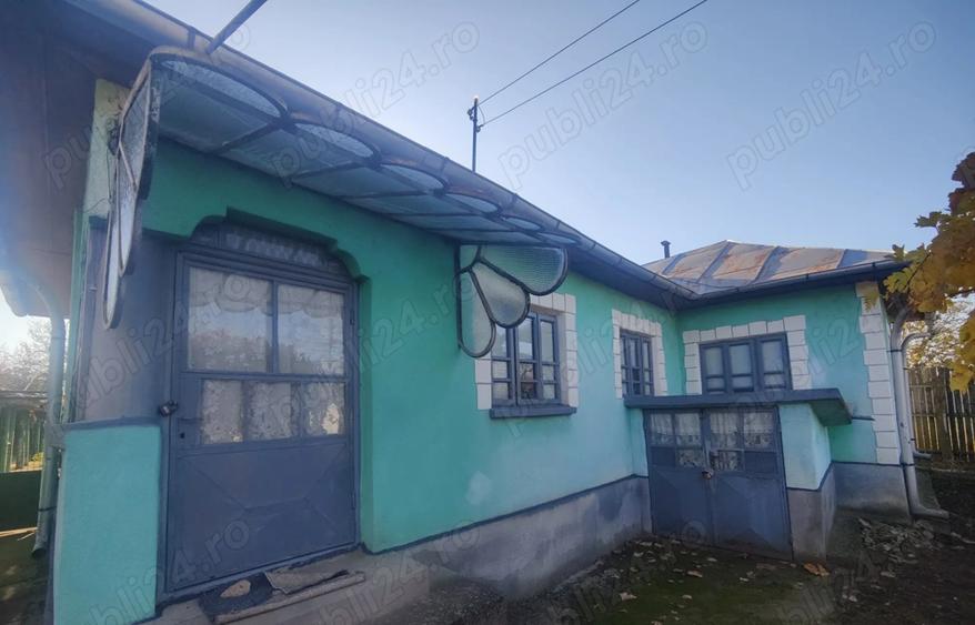 Casă cu 5 camere cu Teren 1820 Mp în Perișor