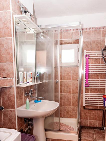Apartament cu 3 camere decomandat, mobilat în Central