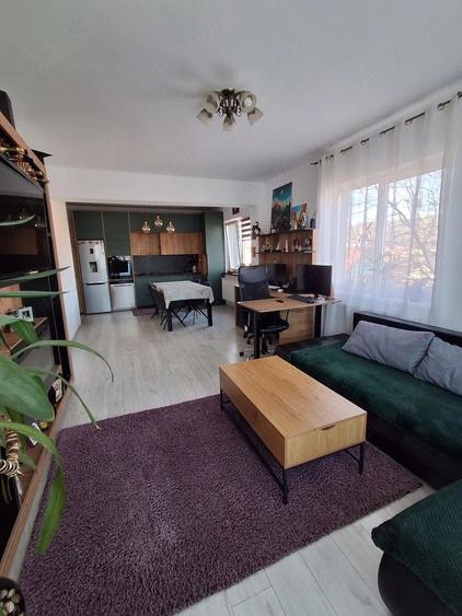 Apartament cu 3 camere decomandat în Florești