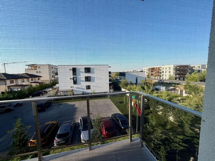 Apartament cu 3 camere semidecomandat, mobilat în Tunari