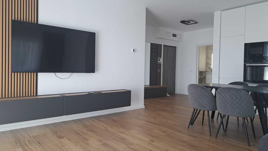 Apartament cu 3 camere decomandat în Exterior Vest