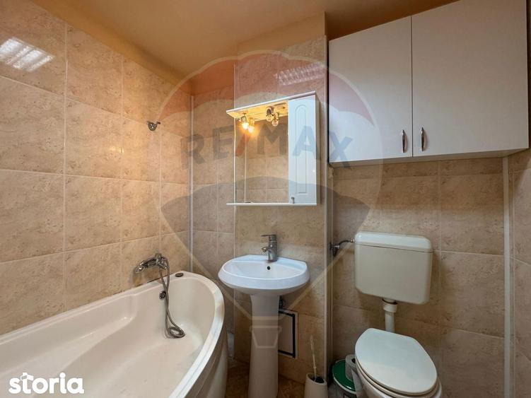 Apartament cu 3 camere, mobilat în Polivalentă