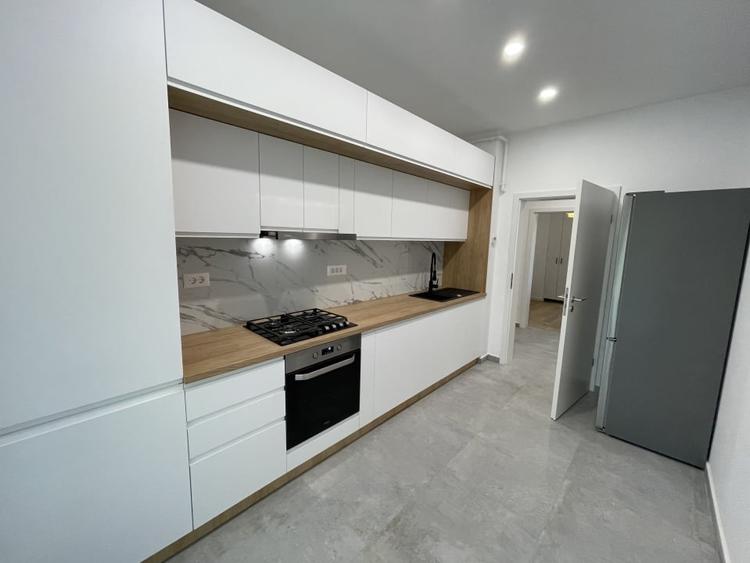 Apartament cu 3 camere semidecomandat, mobilat în Băneasa — fotografia 1