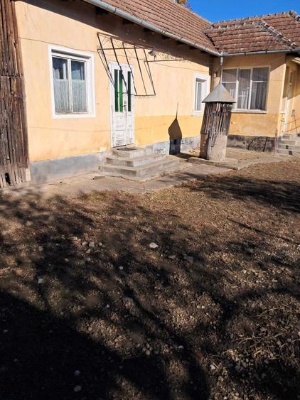 Casă cu 2 camere cu Teren 1300 Mp în Pericei