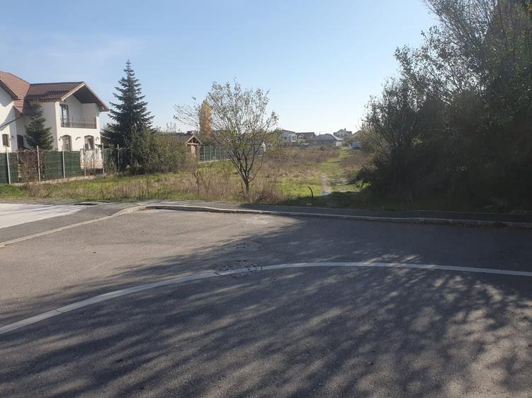 Teren de 3666 mp, în Buda