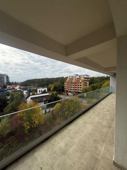 Apartament cu 3 camere semidecomandat, mobilat în Pipera