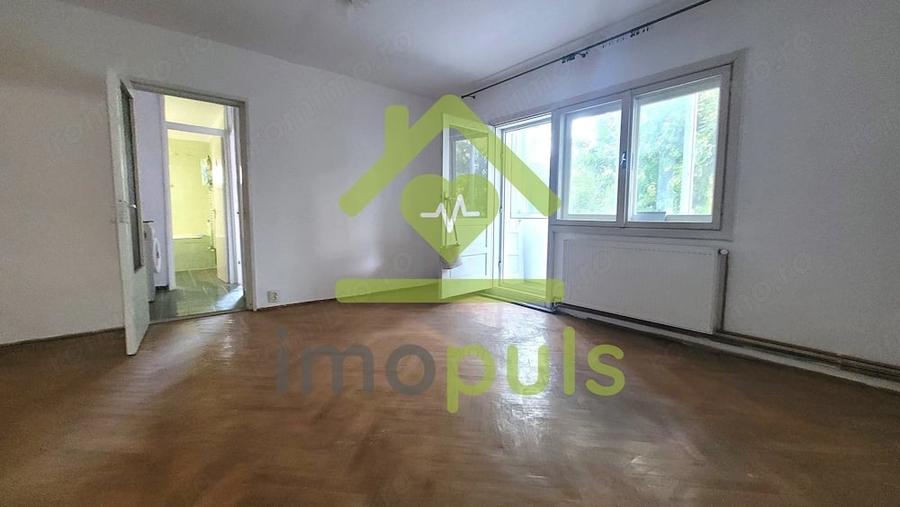Apartament cu 3 camere semidecomandat în Dâmbovița