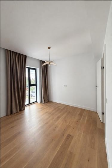 Apartament cu 3 camere semidecomandat, mobilat în Străulești