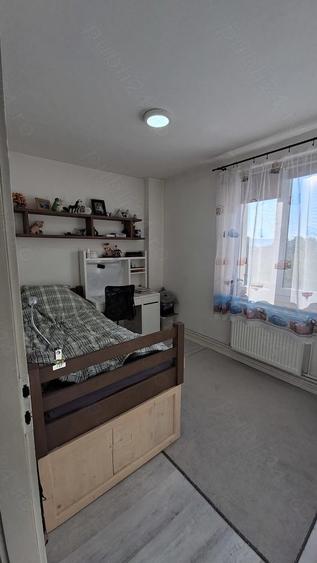 Apartament cu 4 camere decomandat în Ampoi 3