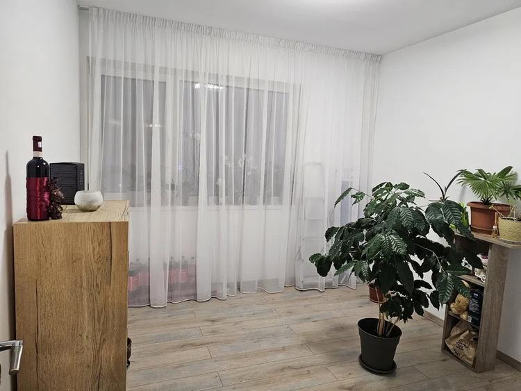 Apartament cu 3 camere decomandat, mobilat în Sânnicoară