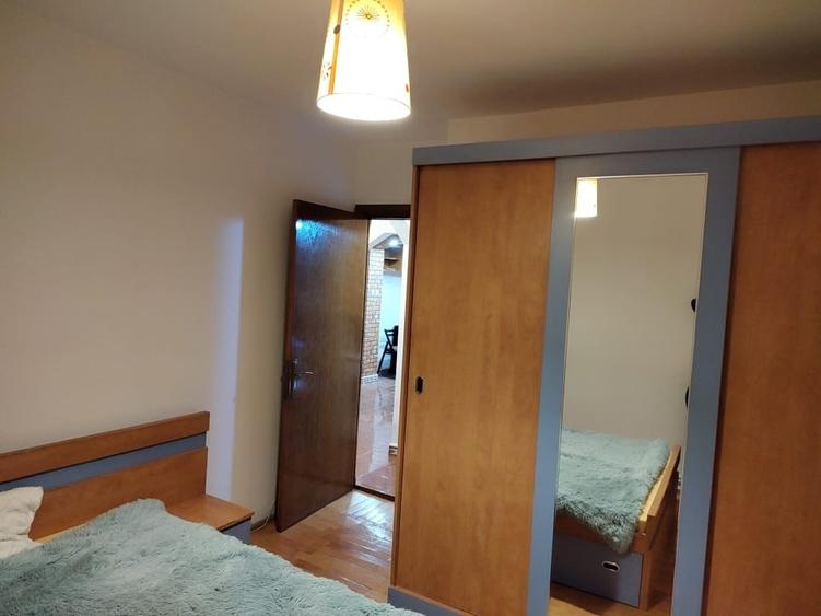 Apartament cu 3 camere decomandat, mobilat în Central