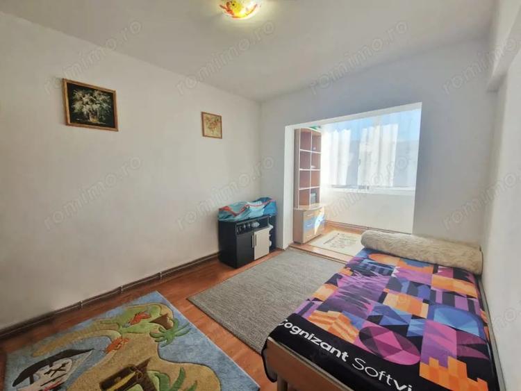 Apartament cu 4 camere decomandat, mobilat în Central