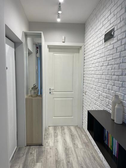 Apartament cu 2 camere decomandat, mobilat în Tei