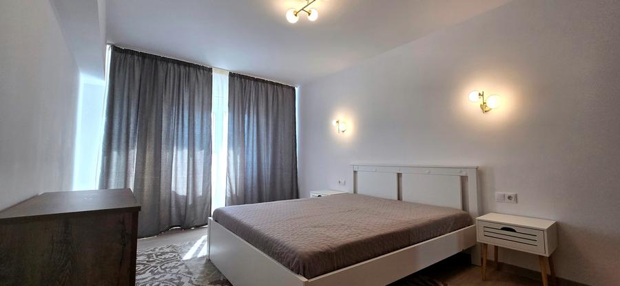 Apartament cu 3 camere semidecomandat în Apărătorii Patriei