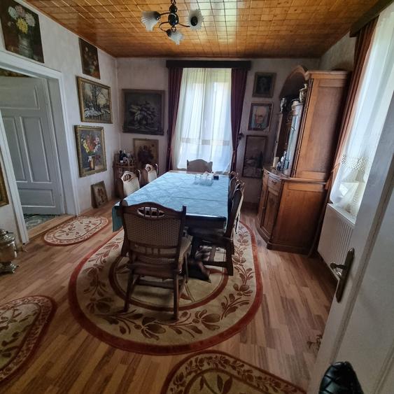 Casă cu 4 camere în Central