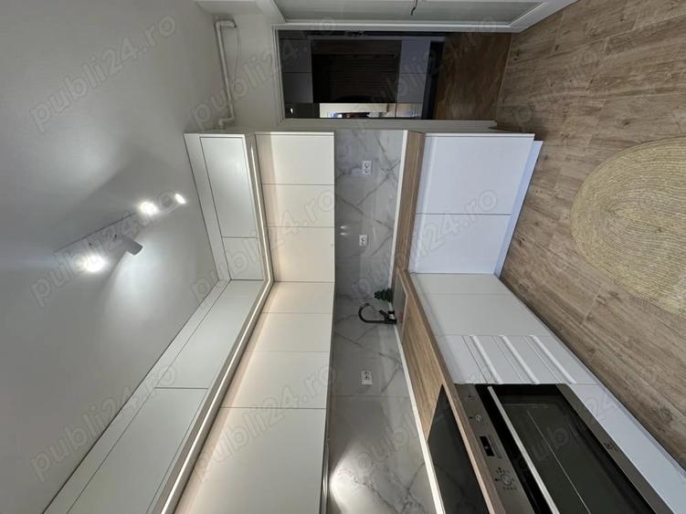 Apartament cu 3 camere decomandat în Aradului