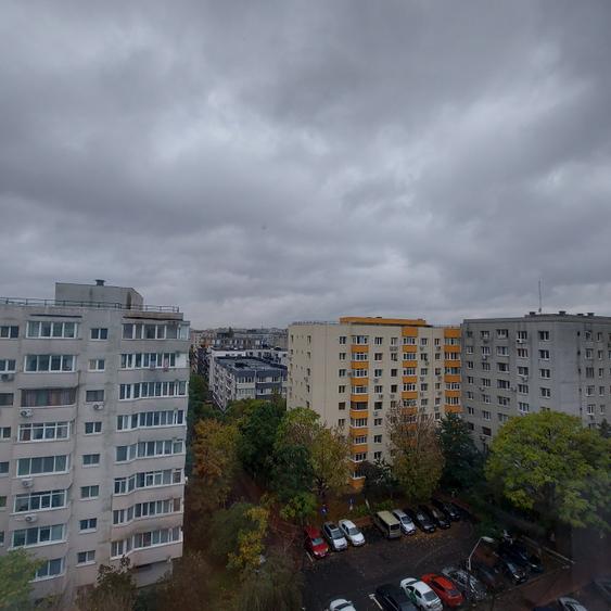 Apartament cu 3 camere semidecomandat în Dristor