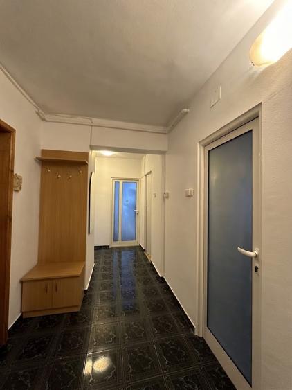 Apartament cu 3 camere decomandat în Răcădău