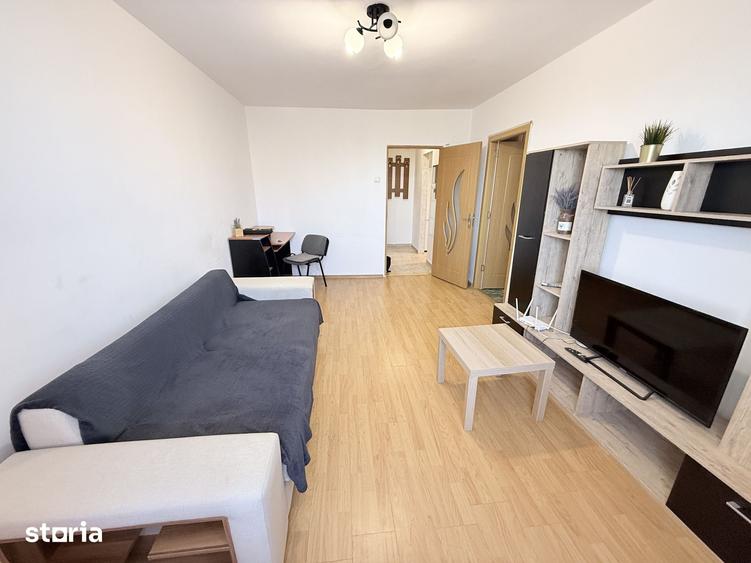 Apartament cu 3 camere semidecomandat în Vatra Luminoasă