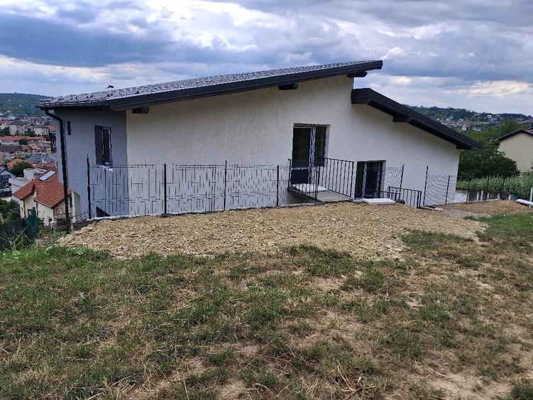 Casă cu 4 camere cu Teren 400 Mp în Exterior Vest