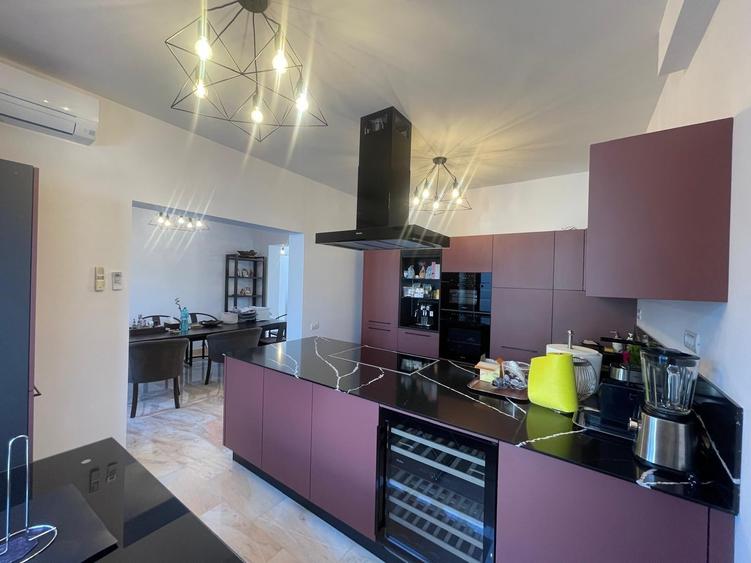 Casă cu 9 camere cu Teren 862 Mp în Pipera