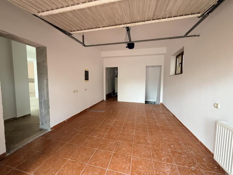 Casă individuală cu 6 camere cu Canalizare în Pipera