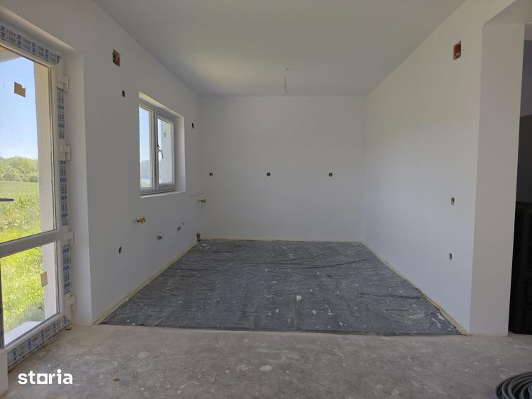 Casă cu 4 camere cu Teren 399 Mp în Crevedia