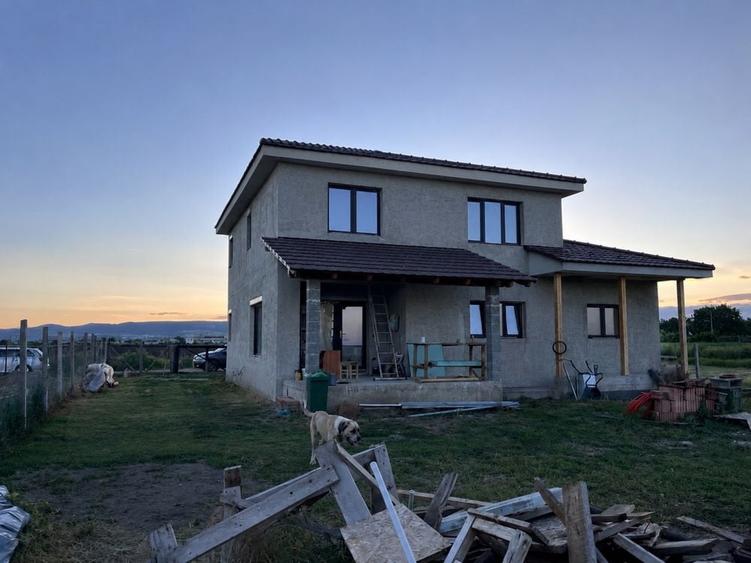 Casă cu 4 camere cu Teren 600 Mp în Central