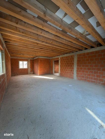 Casă cu 4 camere cu Teren 1400 Mp în Iclod