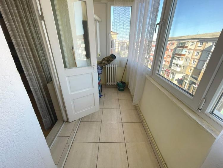 Apartament cu 3 camere decomandat, mobilat în Cetate